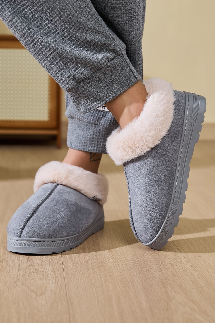 Faux Fur Round Toe Platform Slippers