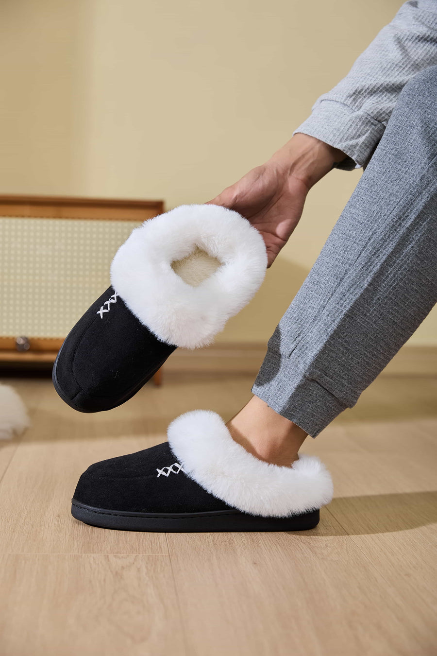 Fluff Trim Round Toe Flat Slippers